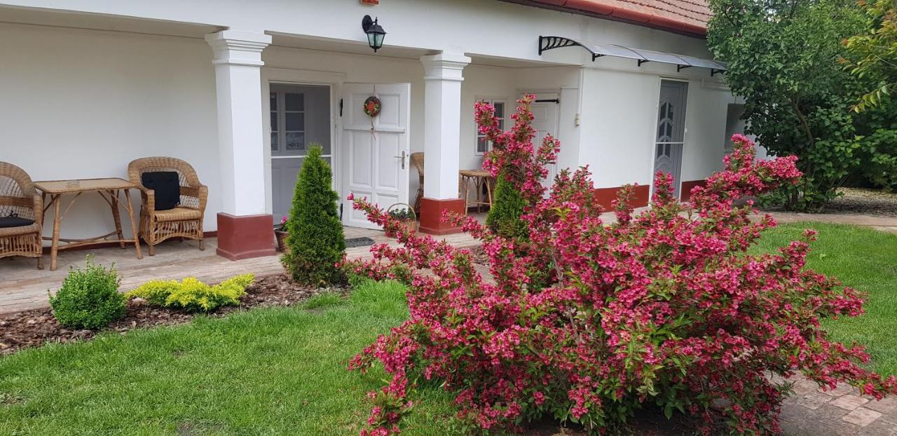 Harmónia Parasztház és Apartman Poroszló Esterno foto
