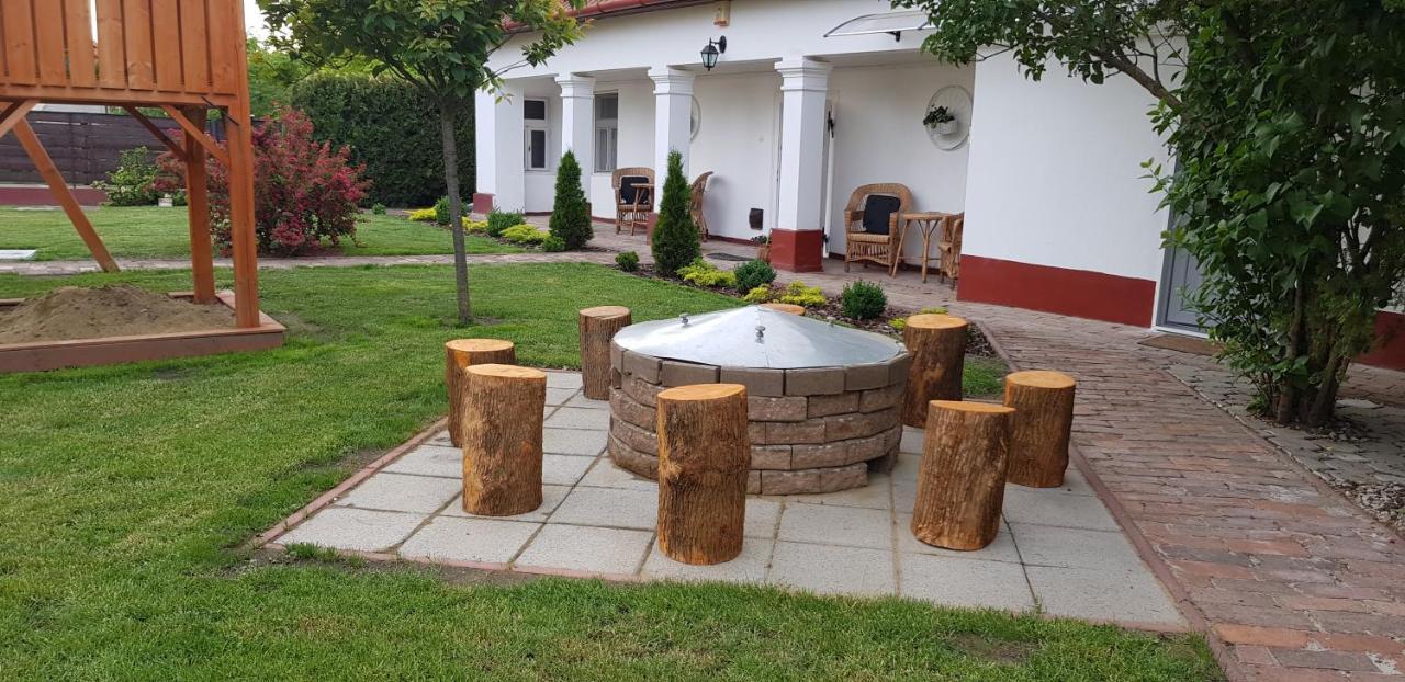 Harmónia Parasztház és Apartman Poroszló Esterno foto